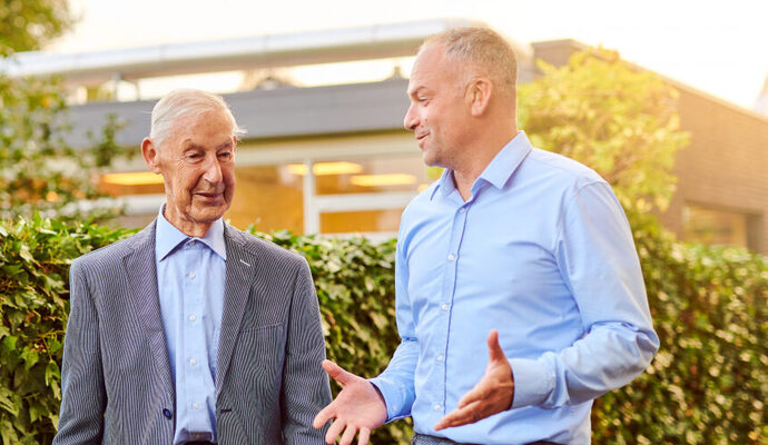 Op de afbeelding oprichter Jan van der Nat (1935-2024) en zijn zoon en opvolger Joost-Jan van der Nat